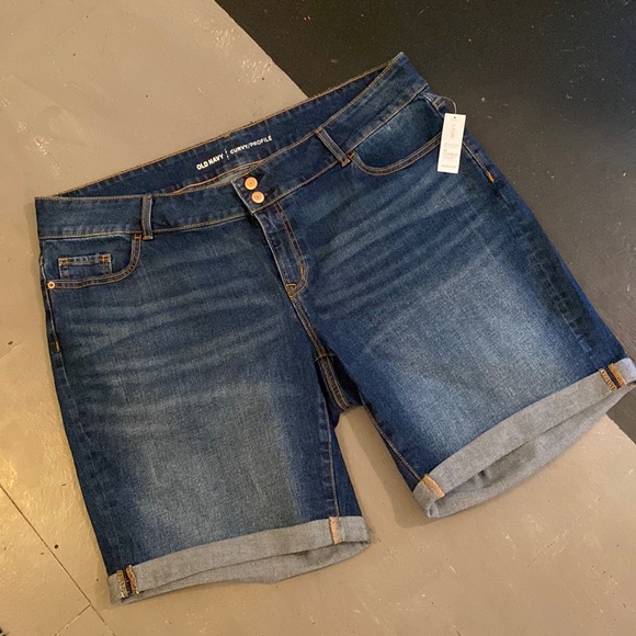 Old Navy Pants - NWT OLD NAVY curvy high rise jean shorts size women’s 20